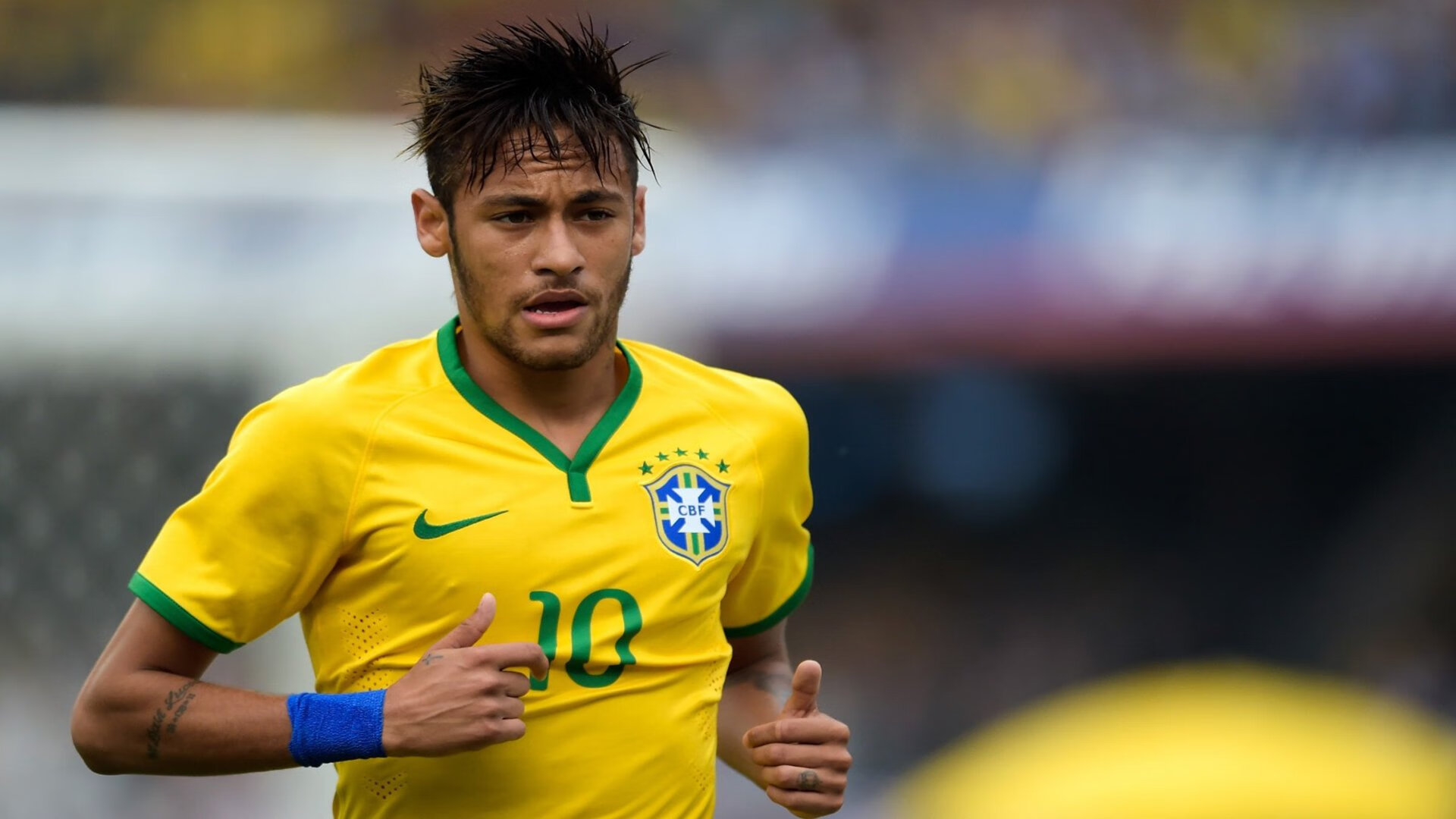 田径世锦赛刘翔担任解说嘉宾,网友怀旧刷屏,刘翔第一次获得世界田径锦标赛冠军