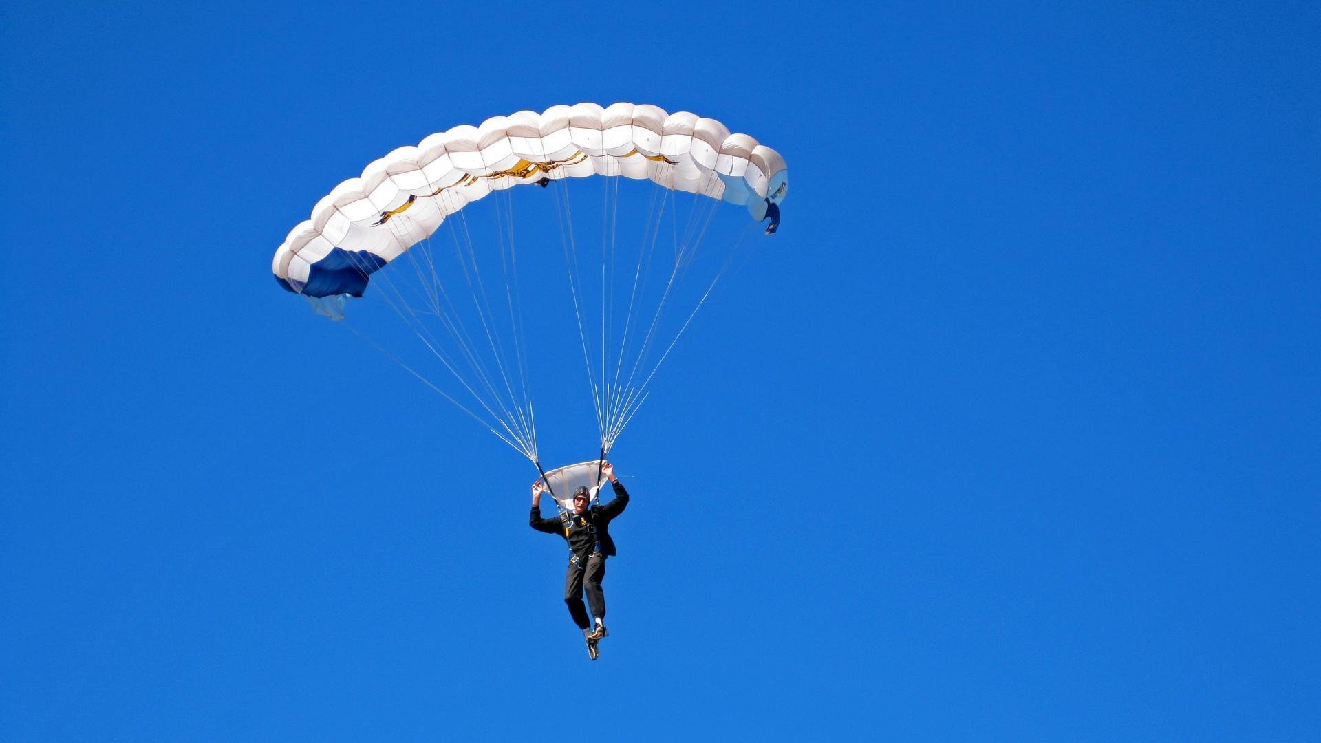篮球赛事直播技术升级提升观赛体验，篮球比赛现场直播节目